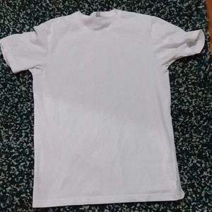 Uniqlo White T Shirt